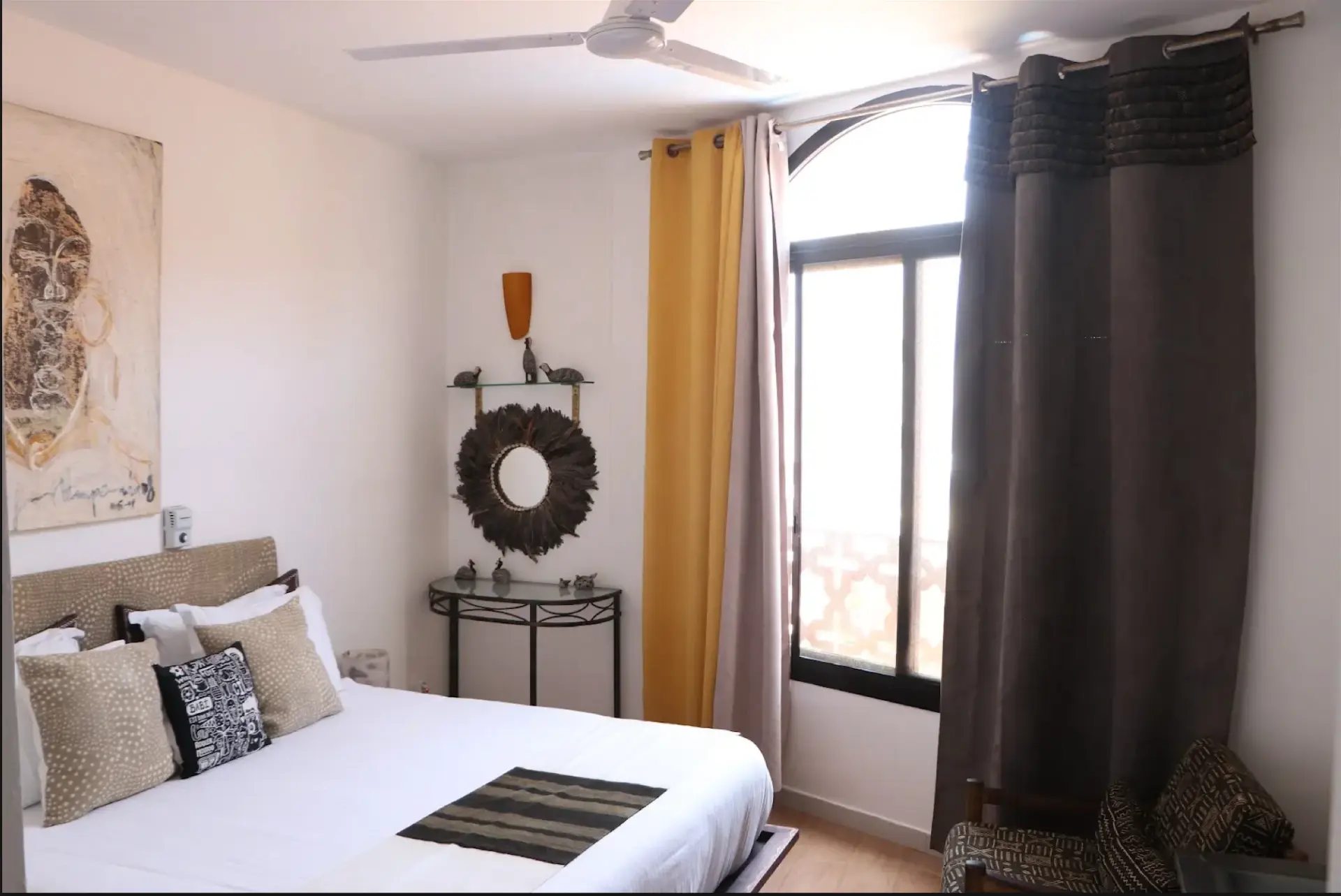 Pintades room — king bed with warm neutral tones and Sahel decor